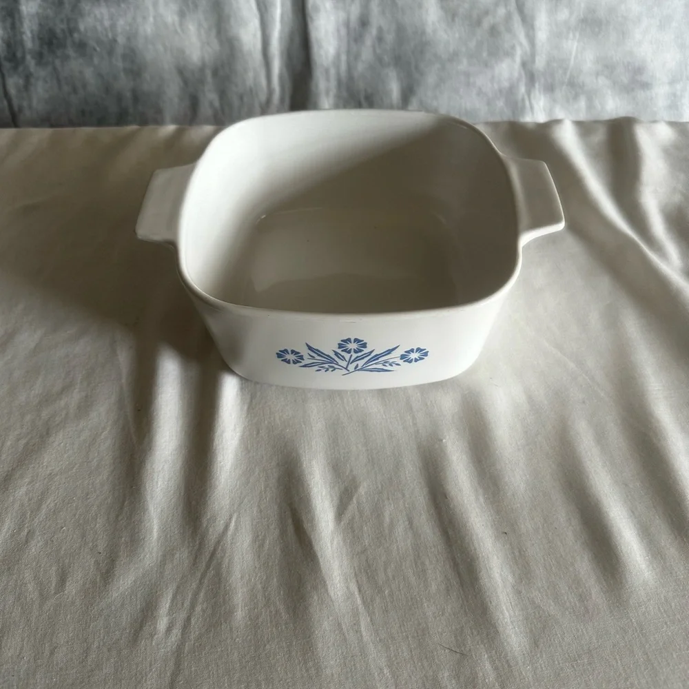 CORNING WARE BLUE CORNFLOWER 1 1/2 QUART CASSEROLE DISH